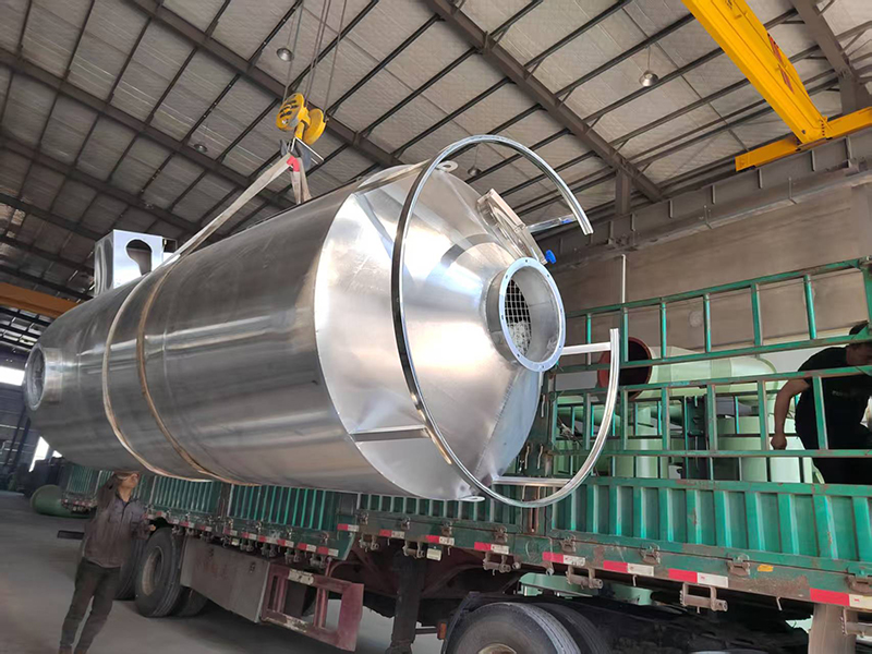 發(fā)往黑龍江的活性炭煅燒窯、噴淋塔、燃燒機(jī)